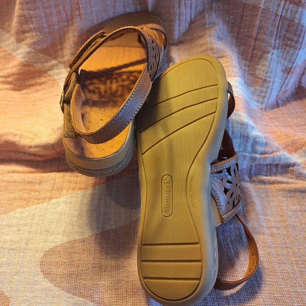 Baretraps Women's Thong Sandal Tan 8M - Picture 4 of 5